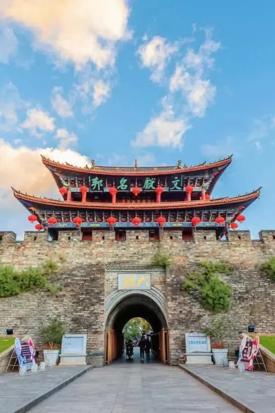 Where to Stay in Dali: Ancient Town, Erhai, or a Village?