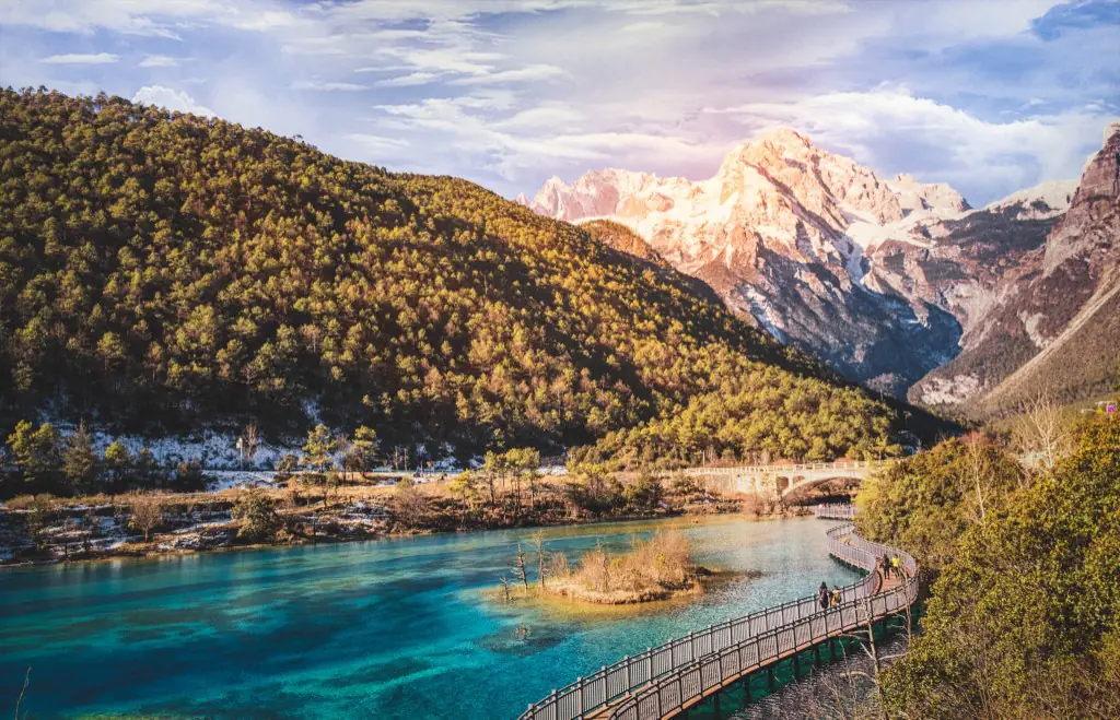 Turquoise lake and snow mountains in Yunnan